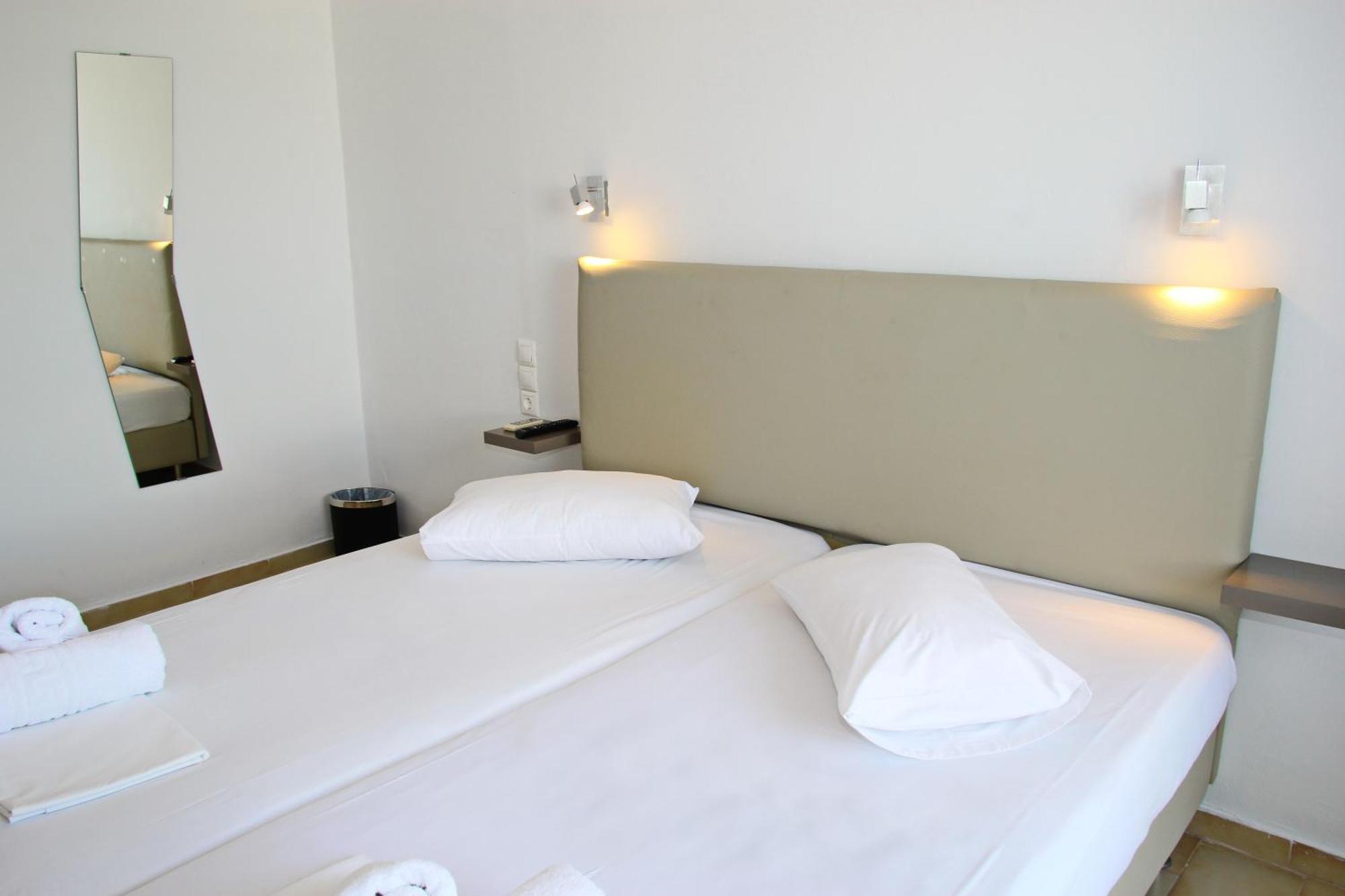 Hotel Elafonisos エクステリア 写真